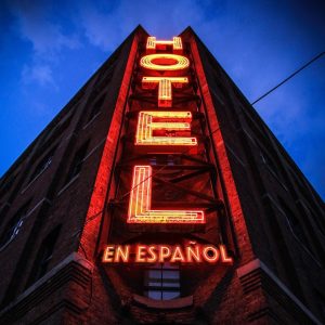 Hotel en español podcast