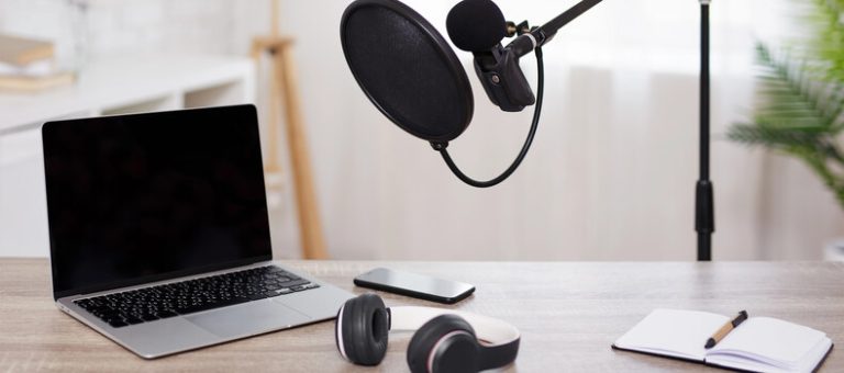 Del micrófono a la publicación: cómo escribir los textos que acompañan a tu podcast