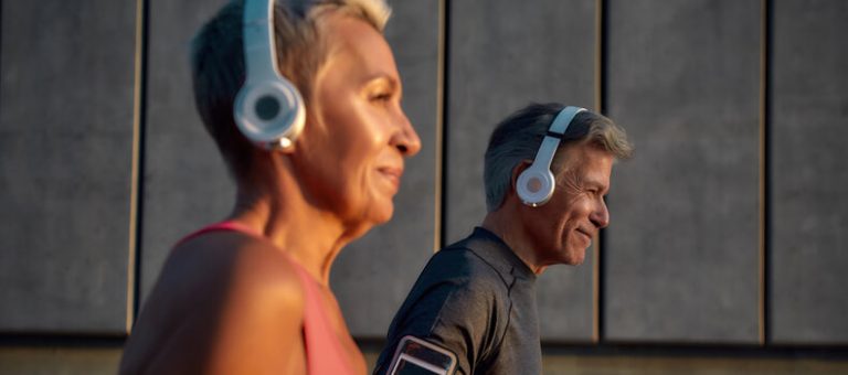 Podcasts sobre longevidad: la ciencia de vivir más y mejor